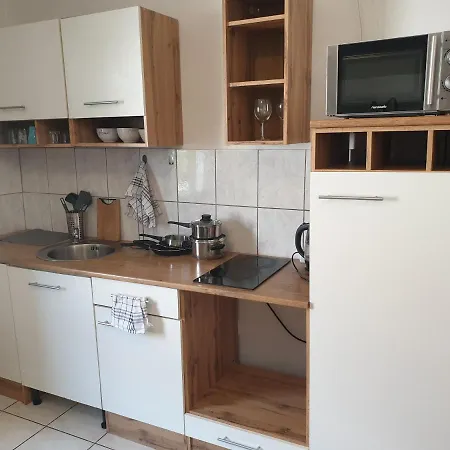 Gaestewohnung アパートホテル 3*